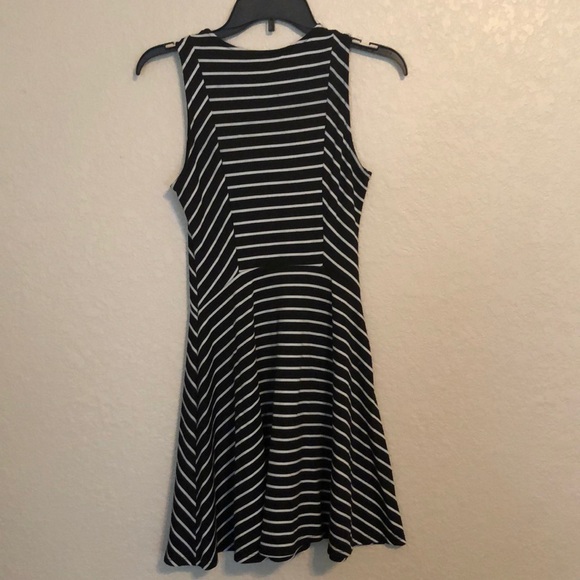 Soprano Sleeveless Dress - Picture 3 of 4